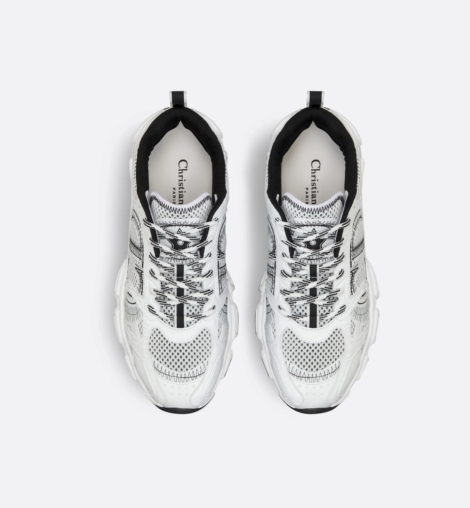 👟👟Ex-factory price 560👟👟 Dior Casual Sports Shoes Dad Shoes This new Dior Chrono sports shoe autumn ready-to-wear series reinterprets running shoes with Dior's high-end style. White and black mesh fabric with leather-effect panels, CD logo on the sides, star patch on the tongue and Dior logo on the heel, many details highlight the style. Using two-color laces, lightweight soles with star decoration, it can create a casual look all year round ▪️Size: 35-40